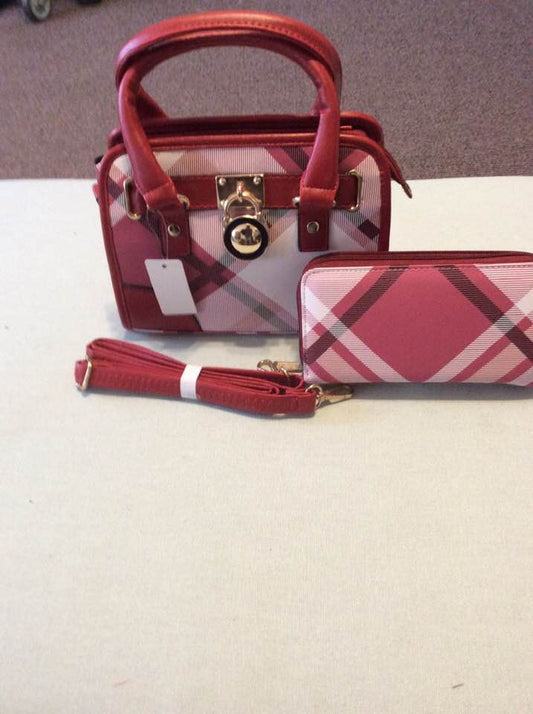 Chic purse with extra strap and wallet